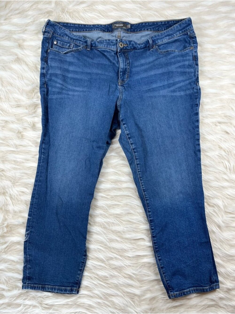 Torrid Jeans Women's 22x26 Mid Rise Cropped Medium Wash